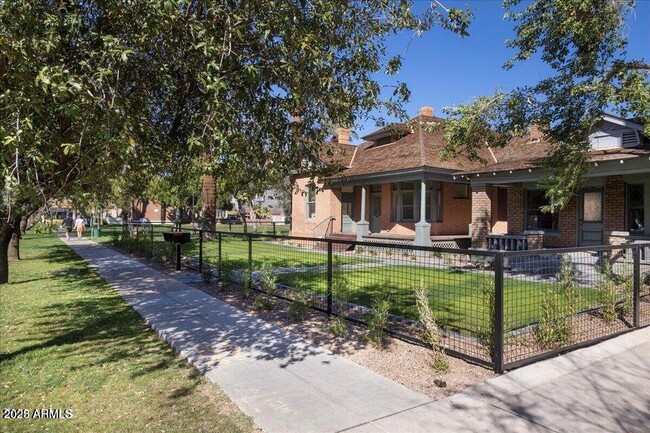 Building Photo - 821 N 3rd Ave