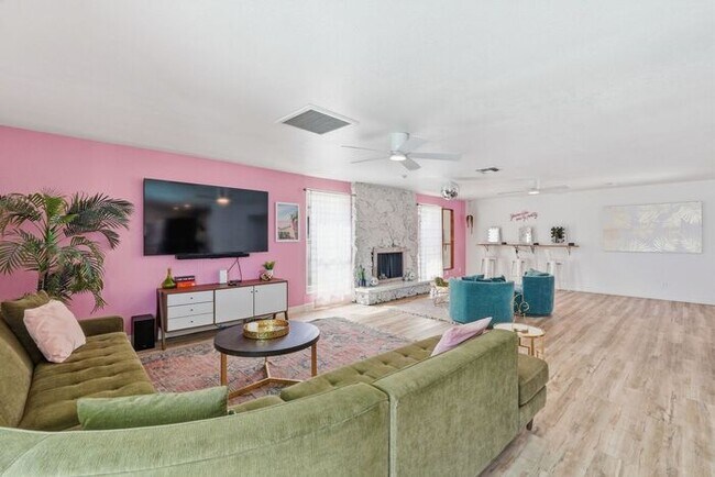 Building Photo - Scottsdale Oasis Ready for July move-in!