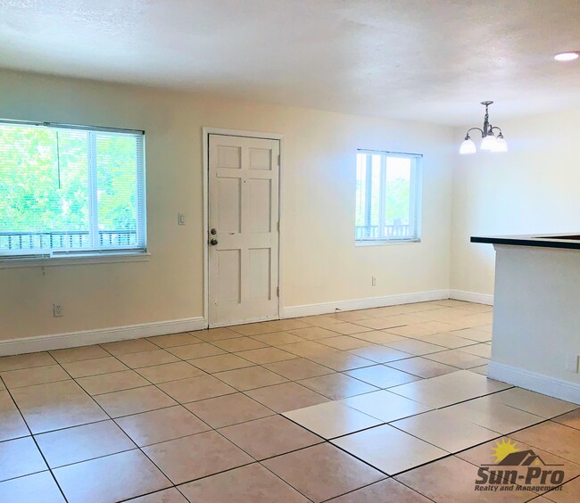 Building Photo - 900 S Peninsula Dr