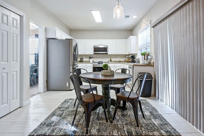 Building Photo - 206 Persimmon Tr