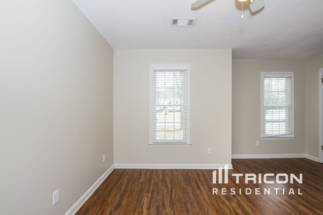 Building Photo - 516 Kenton Dr