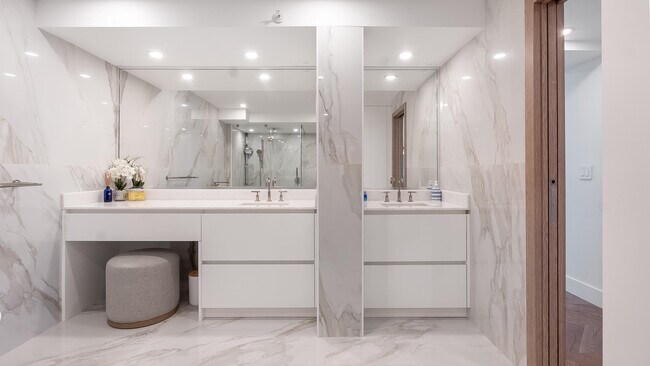 Building Photo - 901 E Camino Real