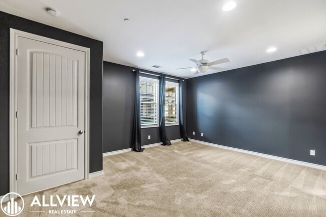 Building Photo - Highly Upgraded 4 Bed, 4.5 Bath Condo Available in Pacific Shores!