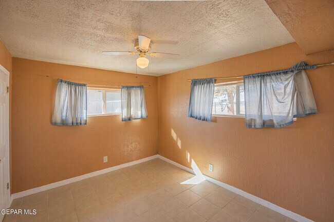Building Photo - 213 Carnes Rd