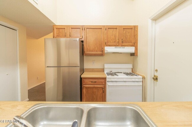 Building Photo - 11601 Soberana Ln