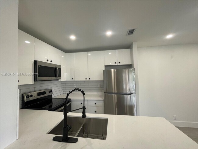 Building Photo - 10016 Winding Lake Rd