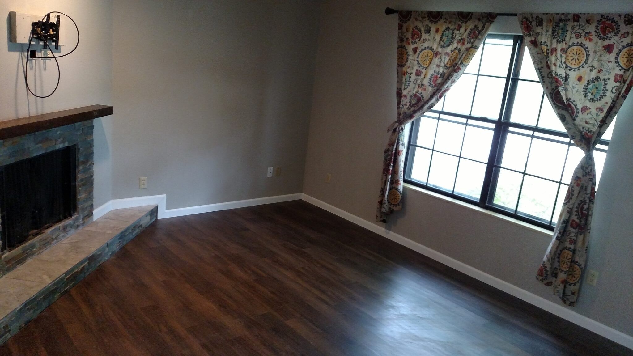 Building Photo - 833 Nowland Ct