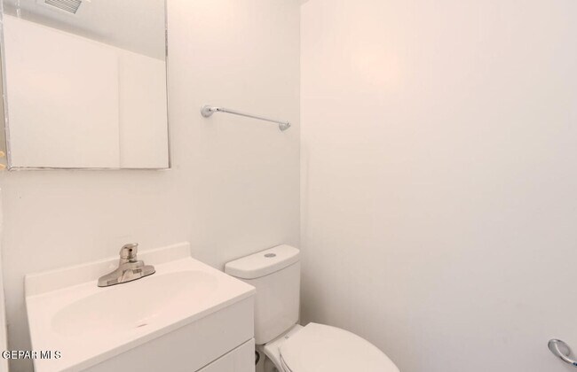 Building Photo - 226 Moon River St