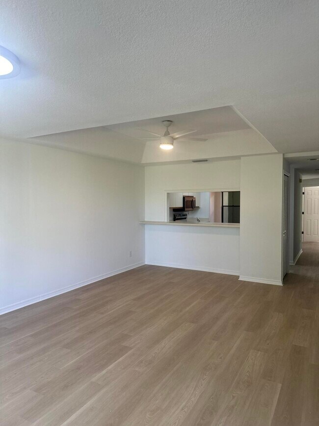Building Photo - 5270 SE Seascape Way