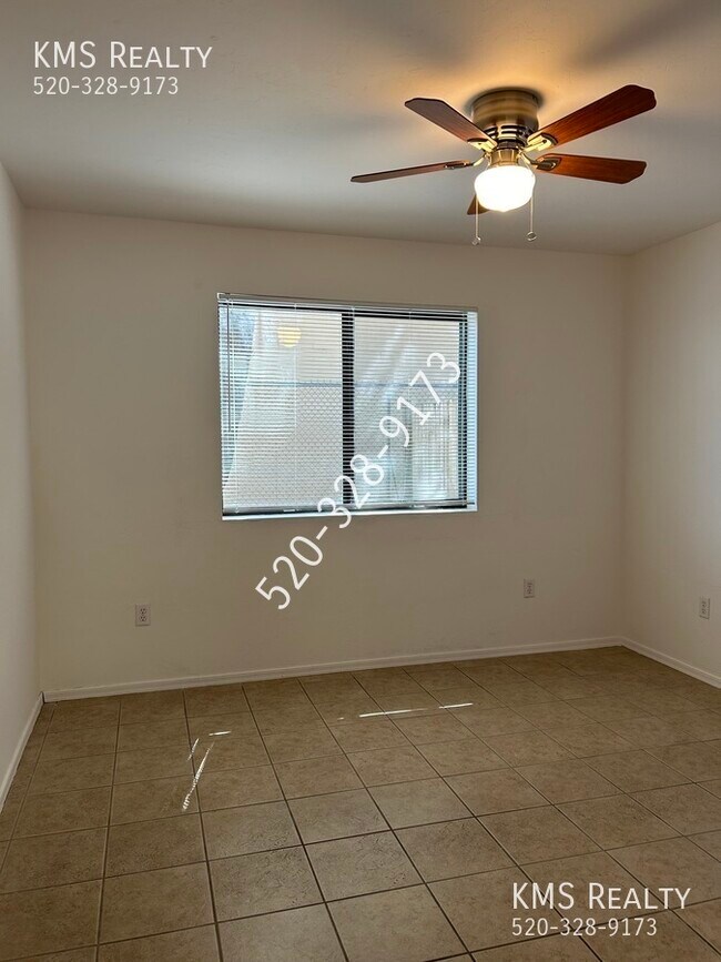 Building Photo - 5126 E Bellevue St