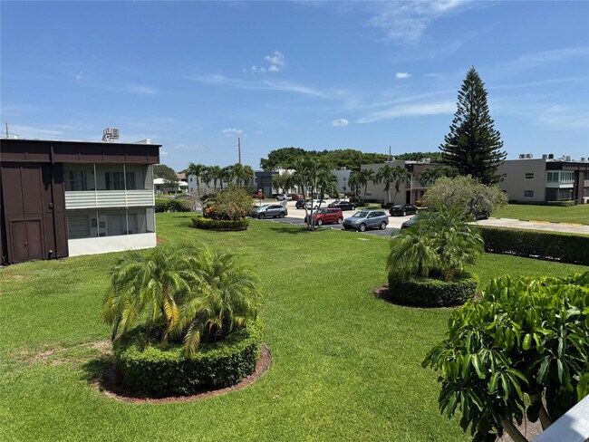 Building Photo - 768 Normandy Ln