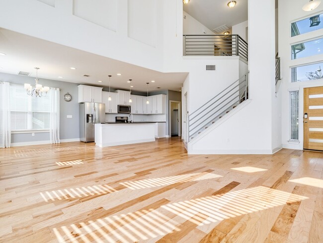 Building Photo - 2215 Capulet St