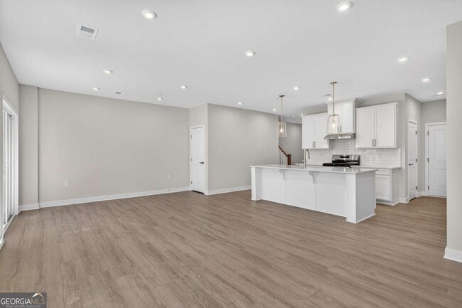 Building Photo - 325 Enchanted Ct