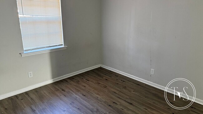 Building Photo - 133 Runaway Point Rd