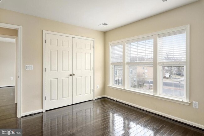 Building Photo - 10625 Legacy Ln