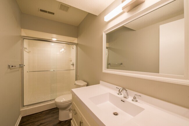 Building Photo - 5590-5592 Timber Lane Shorewood MN