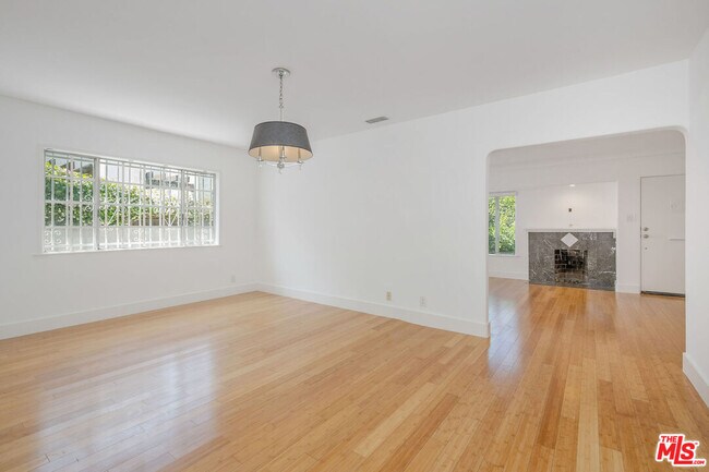 Building Photo - 542 N Sierra Bonita Ave