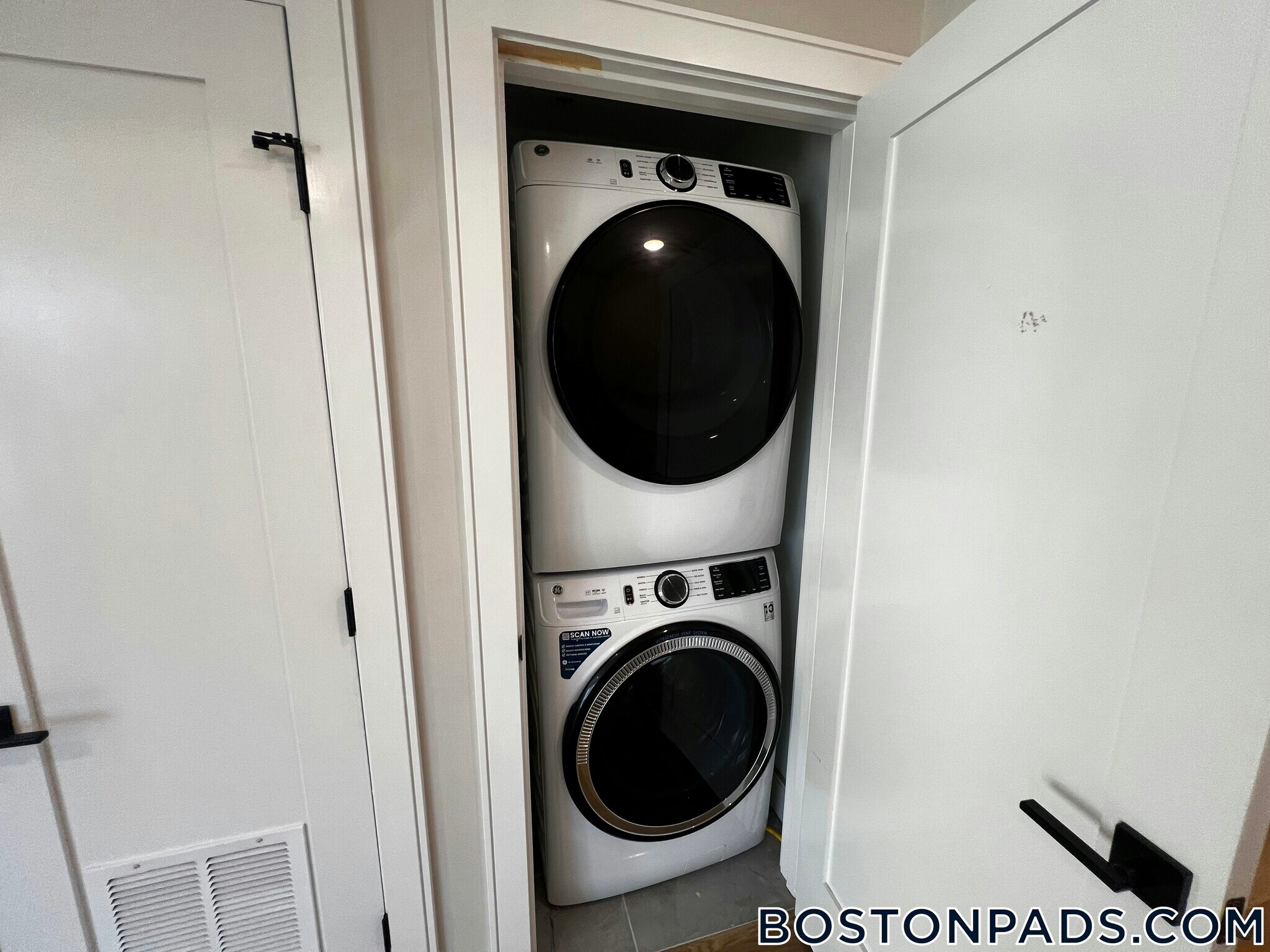 Building Photo - 104-106 Warren St.