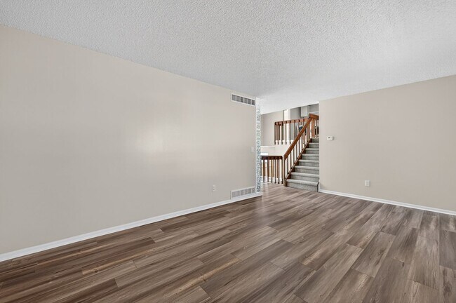 Building Photo - For Rent: Charming 4-Bedroom Tri-Level in ...