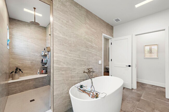 Building Photo - Modern Farmhouse Perfection