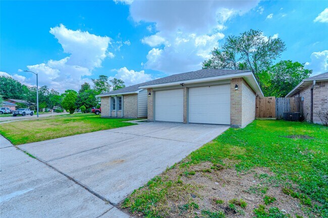 Building Photo - 2714 Flintrock Cir