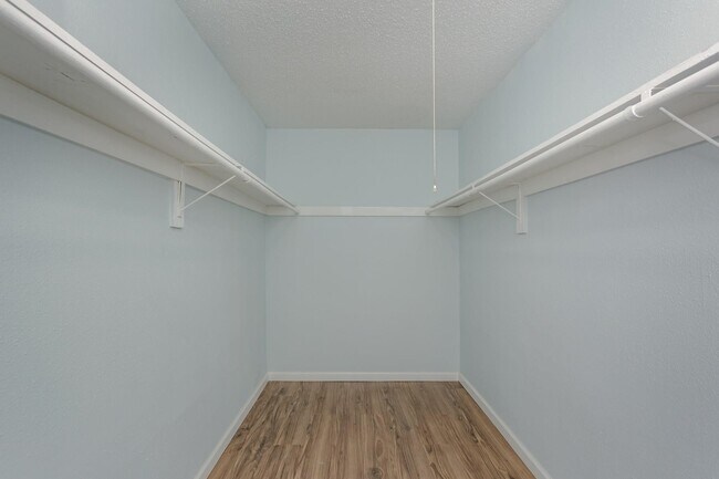 Building Photo - 2146 Greenbriar Colony Dr