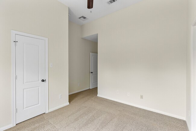 Building Photo - 7 Cheswood Manor Court