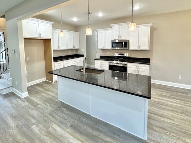 Building Photo - 568 Rosalie Woods Dr