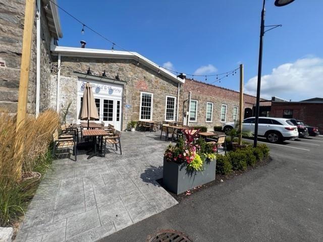 Building Photo - 410 Wood St