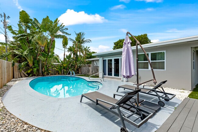 Building Photo - 1800 NE 28th Ave