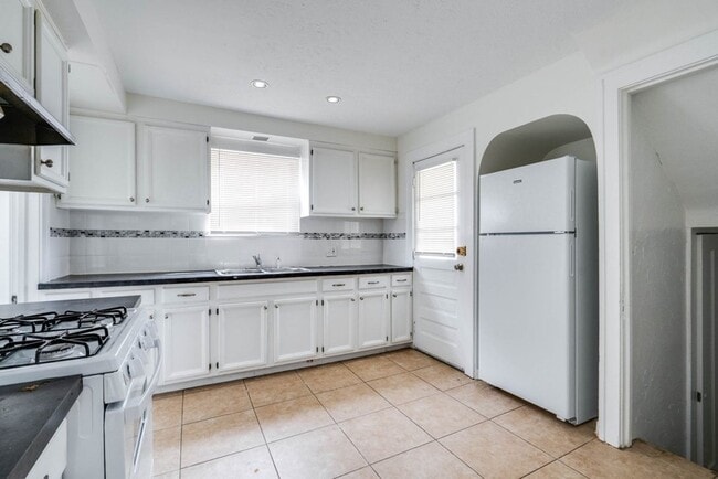 Building Photo - Charming University Heights Single Family ...