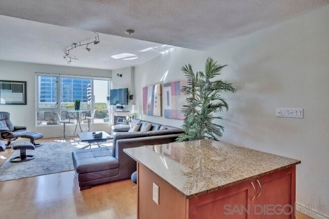 Building Photo - 1240 India St