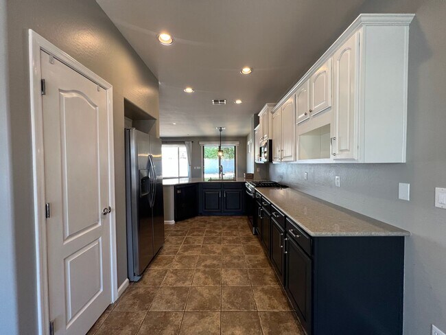 Building Photo - Gorgeous, upgraded home with a sparkling p...