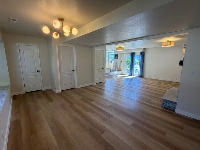 Building Photo - GORGEOUS SPACOUS HOMESTEAD!!!