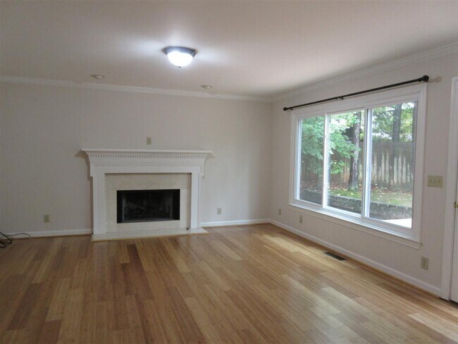 Building Photo - 4635 Villa Chase Dr NE