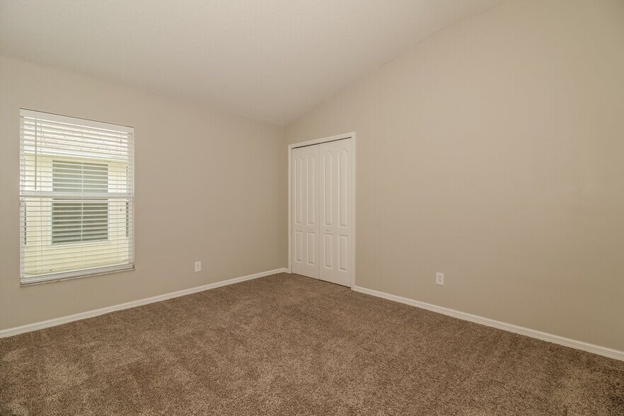 Building Photo - 633 Straw Lake Dr