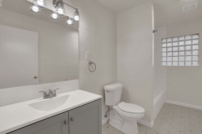 Building Photo - 214 Cheyenne Blvd