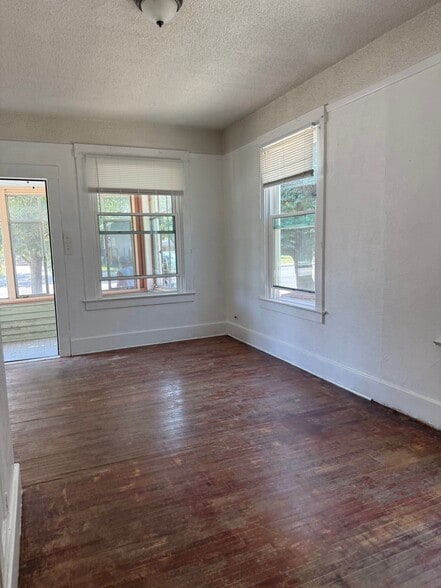 Building Photo - 131 Broadwater Ave