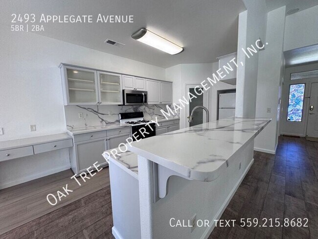 Building Photo - 2493 Applegate Ave