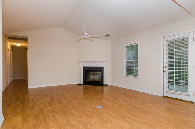 Building Photo - 7511 Old Oak Rd