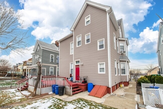 Building Photo - 235 N 7th St