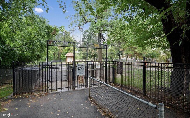 Building Photo - 2465 Army Navy Dr