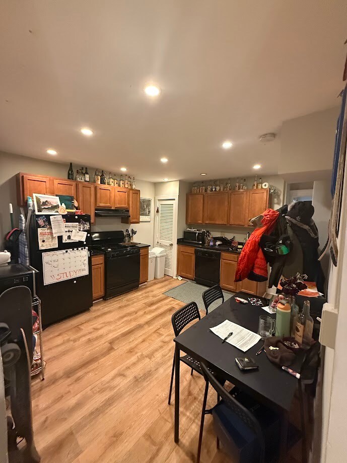 Building Photo - 220 Hanover St