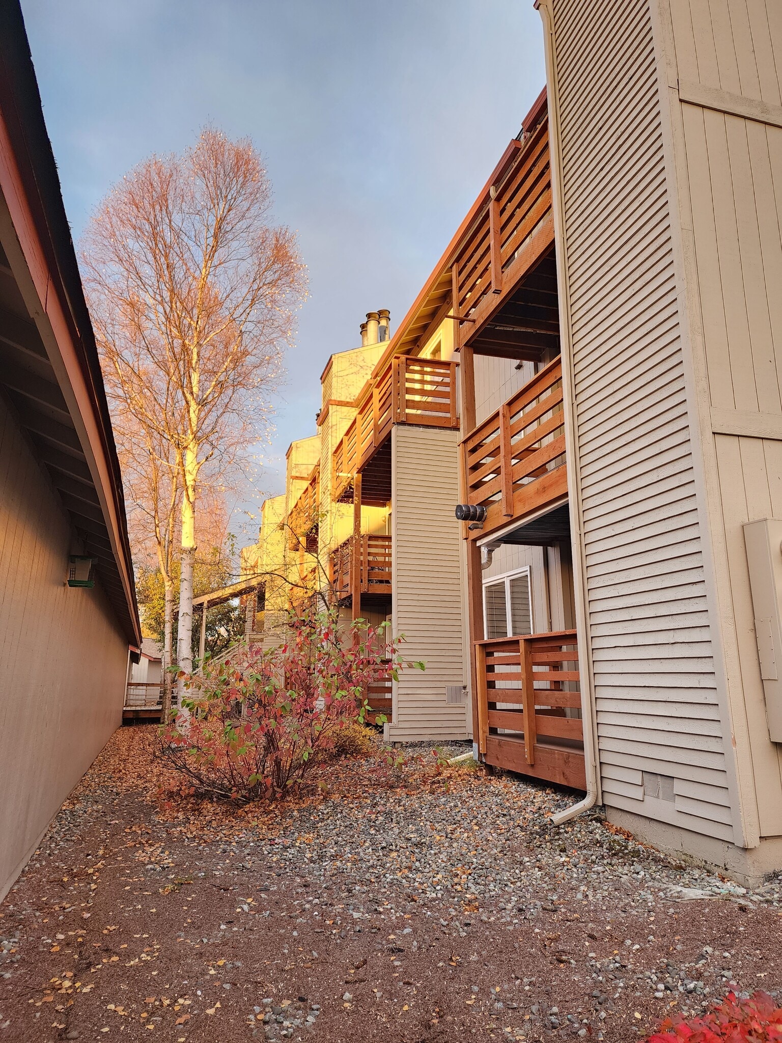 Building Photo - 9645 Independence Dr