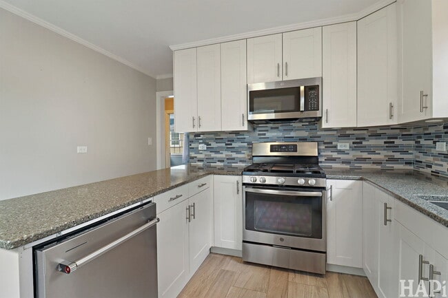 Building Photo - 115 N Hager Ave