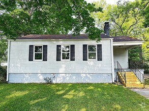 Building Photo - Beautifully Renovated 3 Bedroom 1 Bath Home