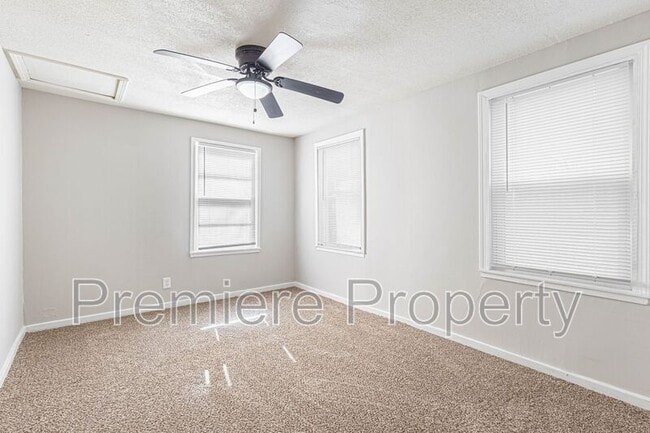 Building Photo - 816 S Woodland Ave