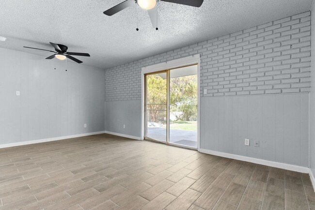 Building Photo - 1405 Hillside St