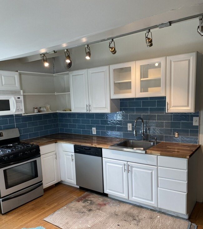 Building Photo - 1642 N Broad St