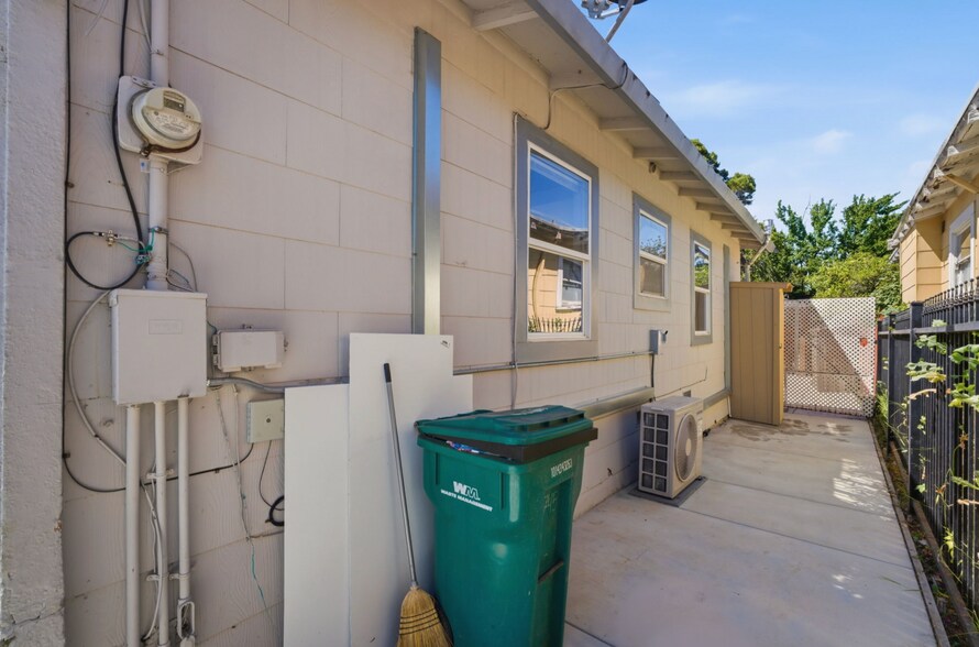 Building Photo - 5745 Holway Ct